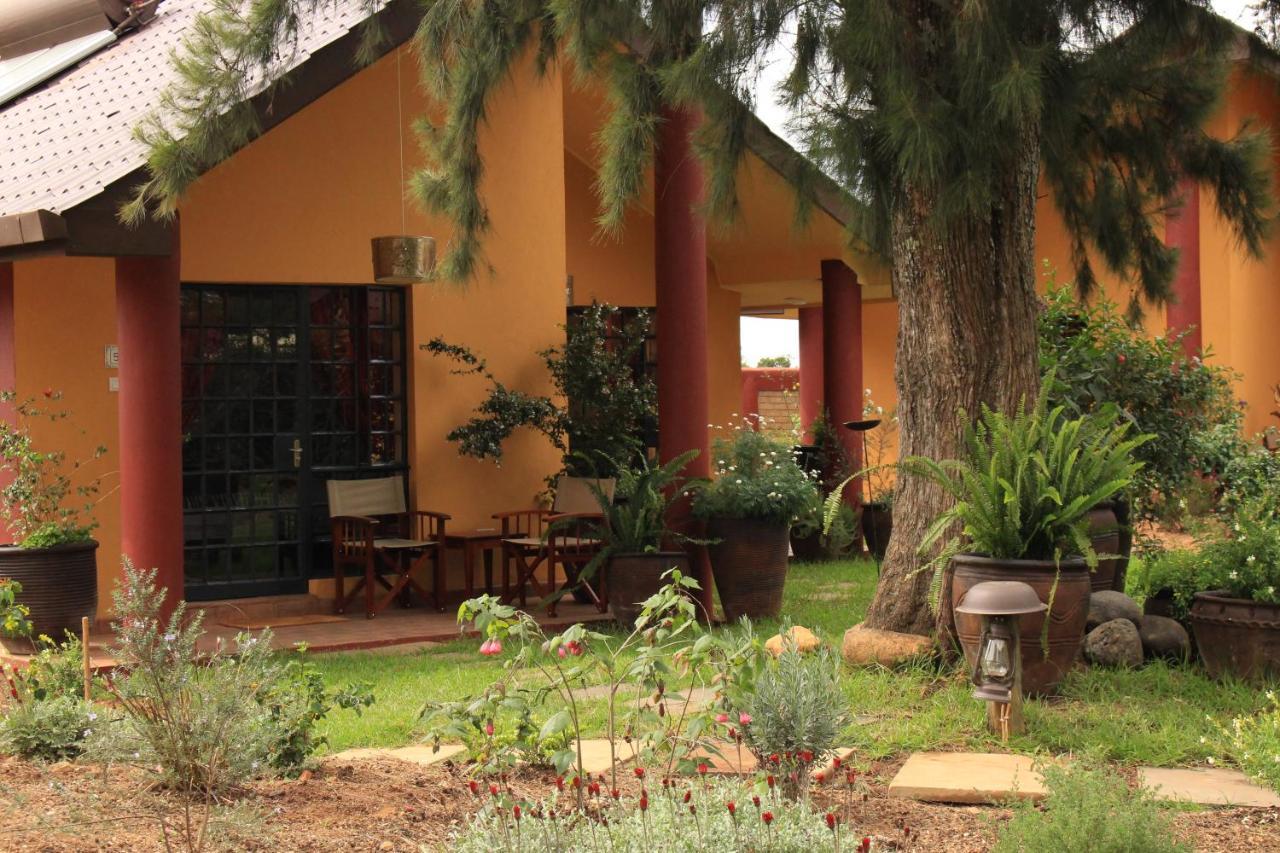 Le Rustique Hotel Нанюки Екстериор снимка